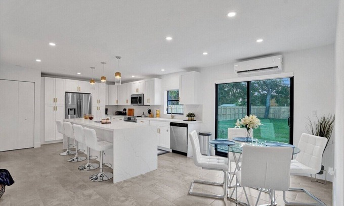 Middle River Terrace Haus | Beautiful Golden palace house, 2 bdrs