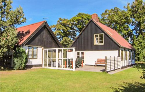 Pedersker Haus | Beautiful Home In Aakirkeby With Wifi