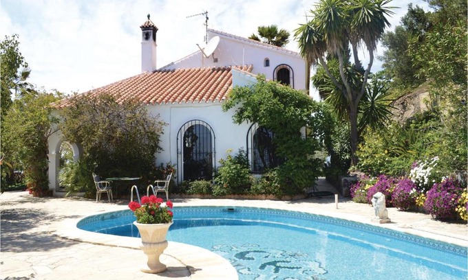 Arenas Haus | Beautiful Home In Algarrobo With Wifi