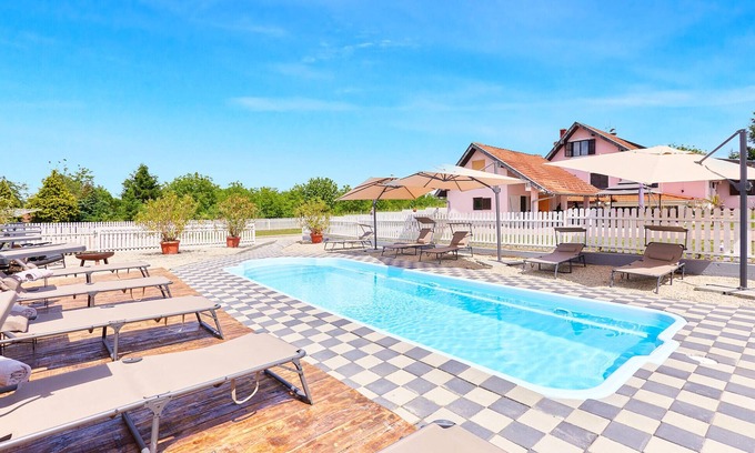 Durdevac Haus | Tolles Haus in Budrovac mit Sauna