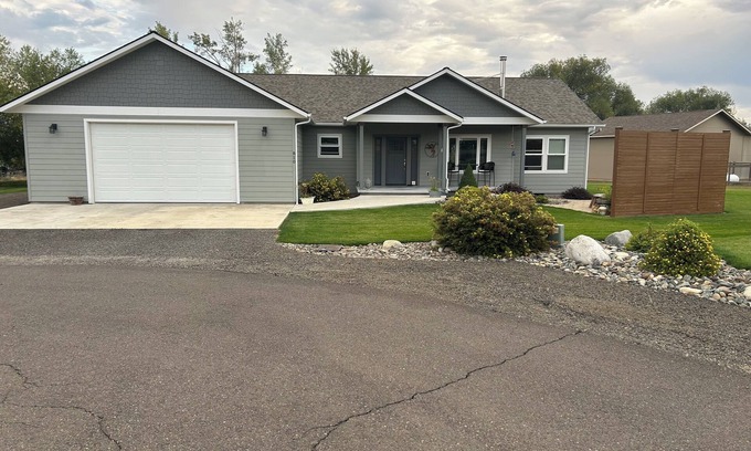 Joseph Haus | beautiful home in joseph, amazing mountain views, pet friendly