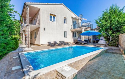 Mali Vareski Haus | Beautiful Home In Peruski With Kitchen
