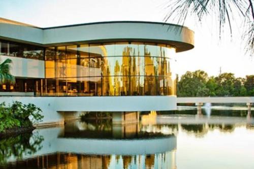 Westgate Haus | Beautiful home in West Palm 5 min to Airport