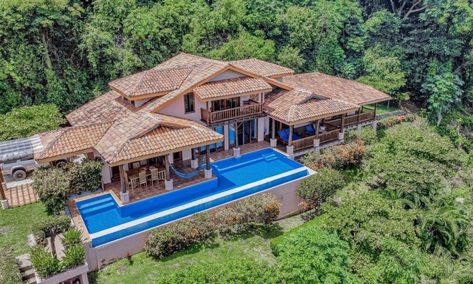 Islita Haus | Beautiful jungle home by Islita Beach with ocean view & private infinity pool