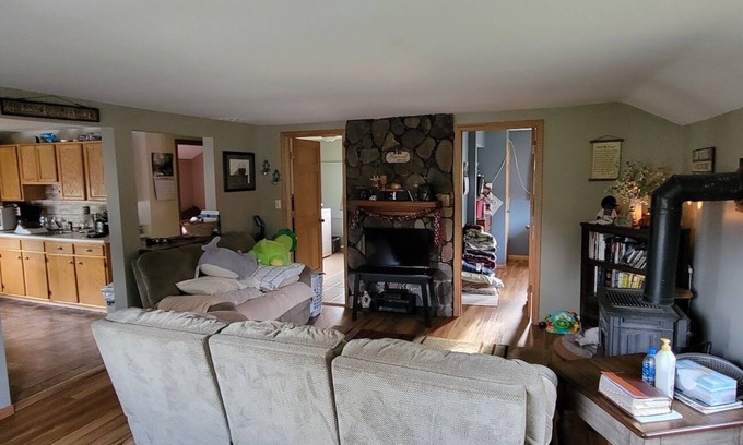 Chassell Hütte | Beautiful Keweenaw Country Cottage! Located in Upper Peninsula MI! Fenced yard!