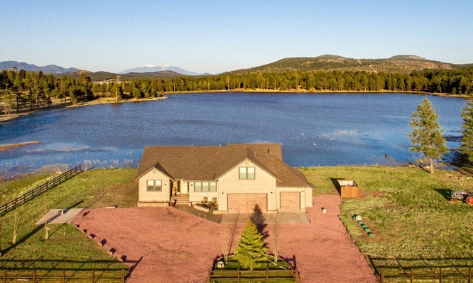 Williams Haus | Wunderschönes Anwesen am See, in der Nähe von Golf, Downtown Williams und Grand Canyon