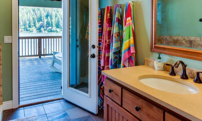 Coeur d'Alene Haus | Beautiful Lakefront Custom