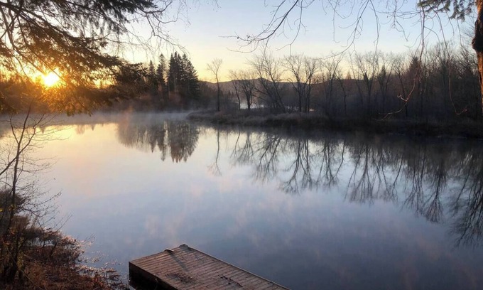 Jackman Kabine | Beautiful Log Cabin on Moose River in Jackman ME