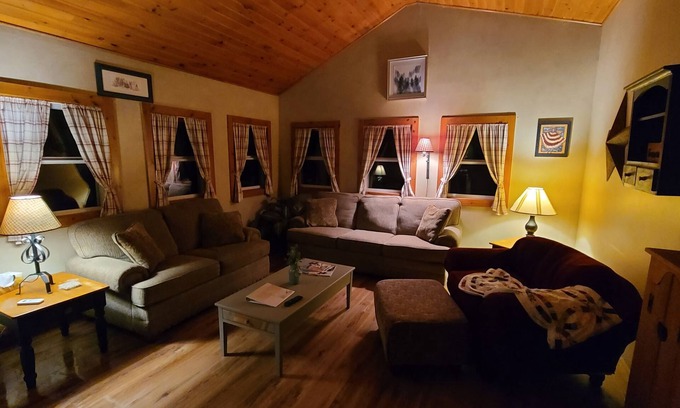 Union Haus | Beautiful Midcoast Maine Private 3 Bedroom Home