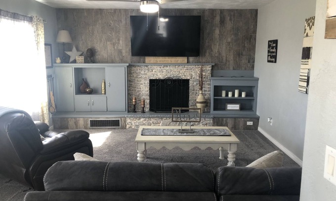 Monroe Haus | Beautiful Monroe Home on Paiute trail by Mystic Hot Springs ATV, flyers landing