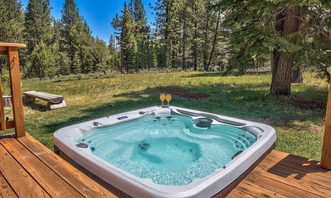 Pioneer Trail Haus | Beautiful mountain meadow setting! AC, spa, skeeball, shuffleboard, foosball, ++