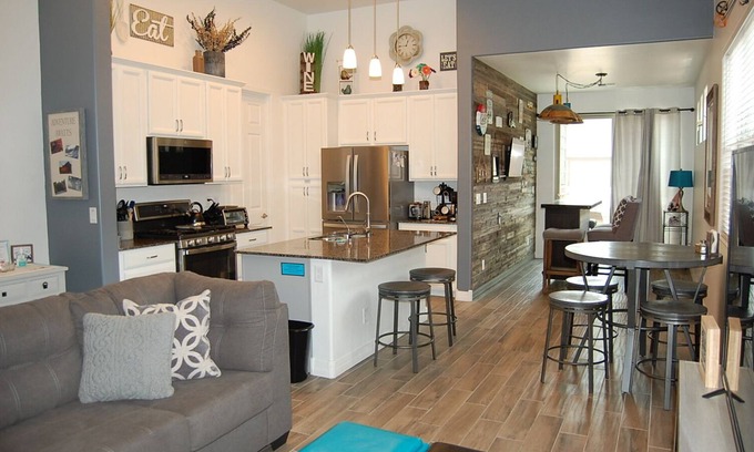 Flagstaff Haus | Beautiful New Townhome nestled in the Pines!