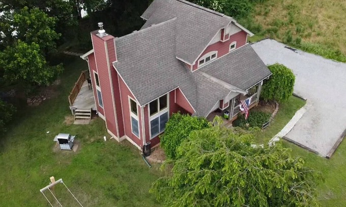 Burkesville Haus | Kommen Sie und entspannen Sie sich! Genießen Sie den neuen Patio / Feuerstelle!