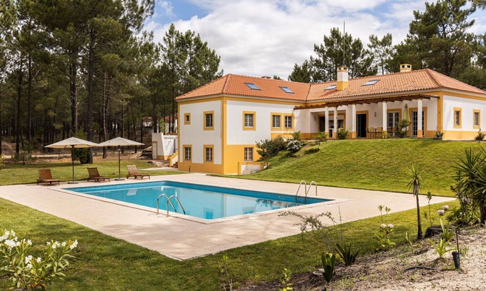 Cachopos Haus | Wunderbares alleinstehendes Ferienhaus für 8 Leute mit privatem Pool, TV, Terrasse und Parkplatz