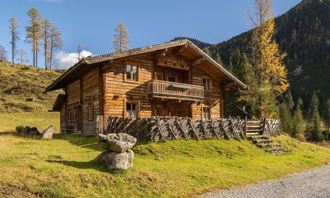 Untertauern Haus | Schönes alleinstehendes Ferienhaus für 17 Leute mit W-LAN, TV, Balkon und Parkplatz