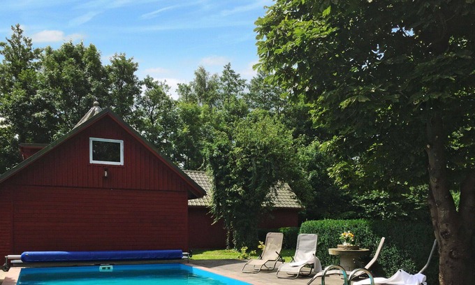 Steinau Villa | Beautiful private villa for 8 guests with WIFI, pool, TV, pets allowed and parking