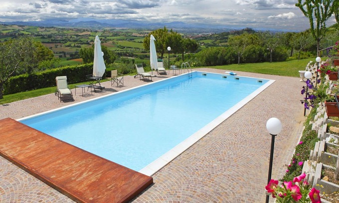 Granarola Villa | Schönes alleinstehendes Ferienhaus mit privatem Pool, Klimaanlage, W-LAN, Whirlpool, TV, Parkplatz
