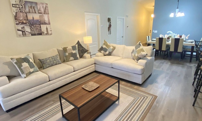 Sandy Ridge Haus | Beautiful recently renovated 5 bed /3 bath villa,