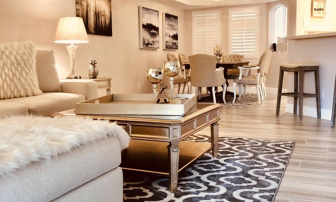 Camelback East Eigentumswohnung | SCHÖNE NEU UMGESTALTETE RESORT-STILWOHNUNG IN ARIZONA BILTMORE! BLICK AUF DIE BERGE