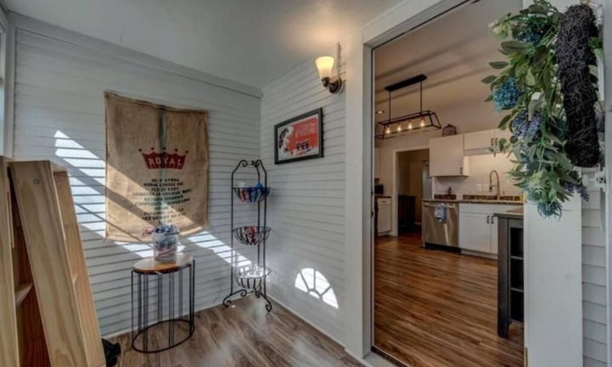 Merion Village Haus | Beautiful South-Side Stay