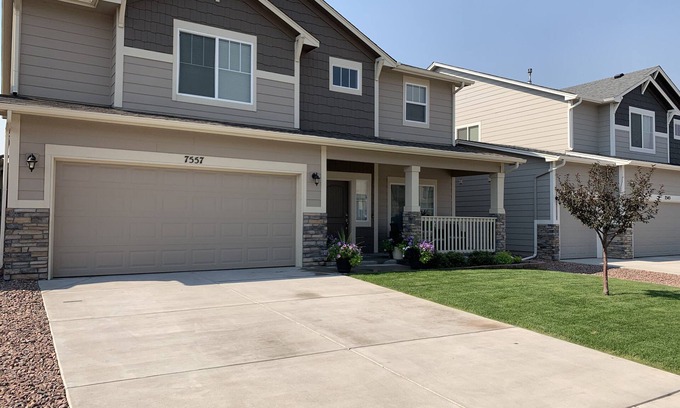 Cimarron Hills Haus | Beautiful Spacious Contemporary Craftsman Style Home