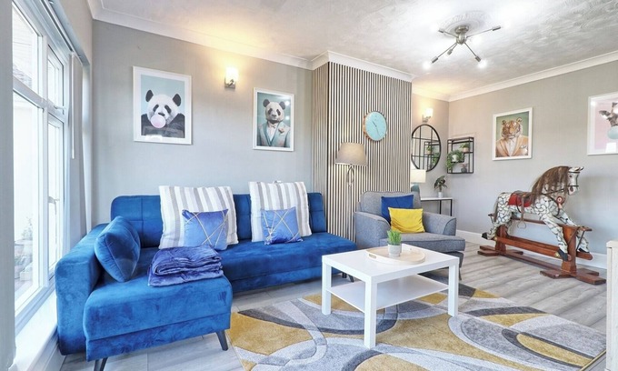 Thundersley Haus | Beautiful Stylish 3 Bedroom house near to Rayleigh