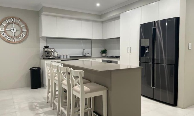 Jindalee Haus | Beautiful Two Story Beachside House