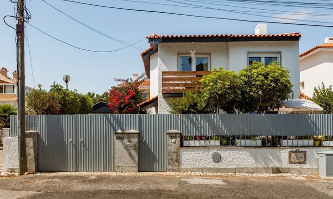 Cascais Villa | Schöne Villa und Garten im S. Pedro Do Estoril Zentrum