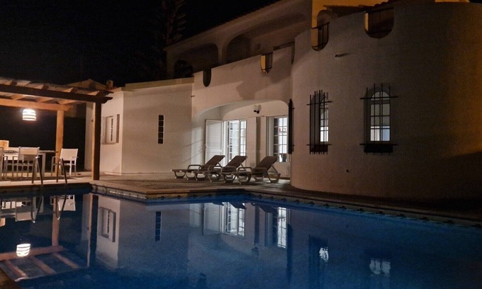 Vale de Carro Villa | Schöne Villa, mit Garten und privatem Pool, Clim, gratis Wifi, in der Nähe von pla