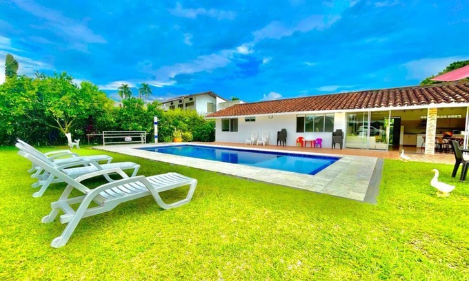 Palestina Villa | Beautiful Villa with 6Brd in Santagueda