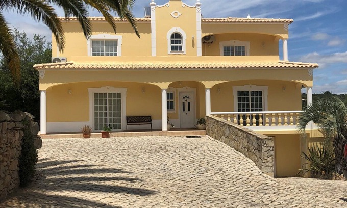 Sao Clemente Villa | Wunderschöne Villa mit beheiztem Schwimmbad in Hügeln mit spektakulärem Ausblick