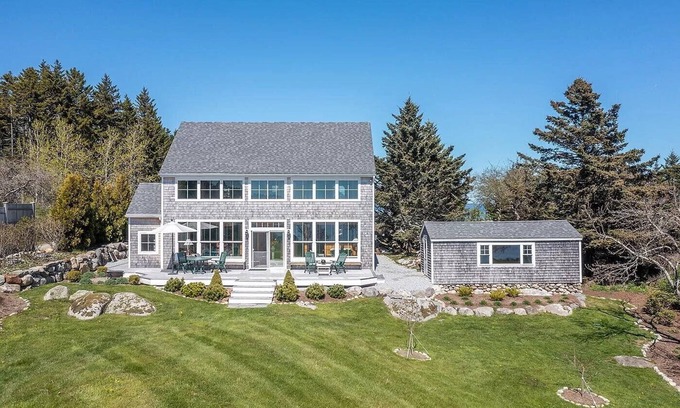Spruce Head Haus | Beautiful Waterfront Home