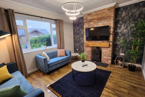 Farnworth Wohnung | Beautifully Fab 3 bedroom 7 guests house