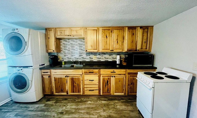 Beavercreek Wohnung | Beavercreek Bluebird Retreat: Spacious & pet-friendly with large fenced-in yard