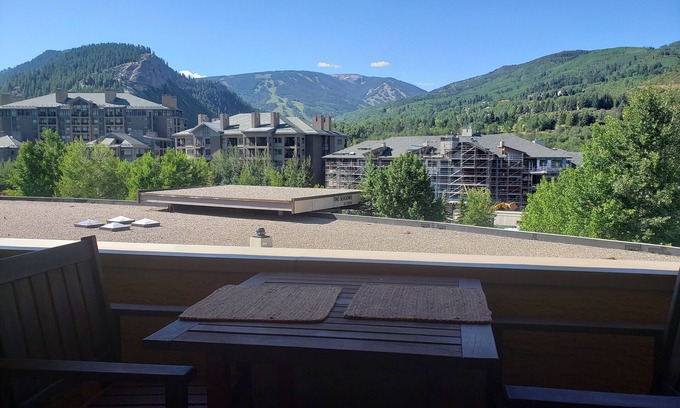 Avon Eigentumswohnung | Beavercreek/Vail -- Value, convenience, and views