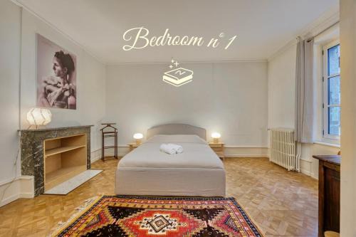 Ferney-Voltaire Haus | Bedroom 1 - Elegance & Comfort - COLIVING Historic House
