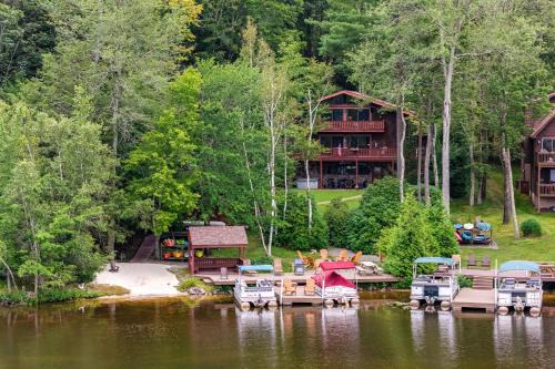 Drums Haus | Beech Mt Lakefront Gem! Hot Tub, Kayaks, Billiards