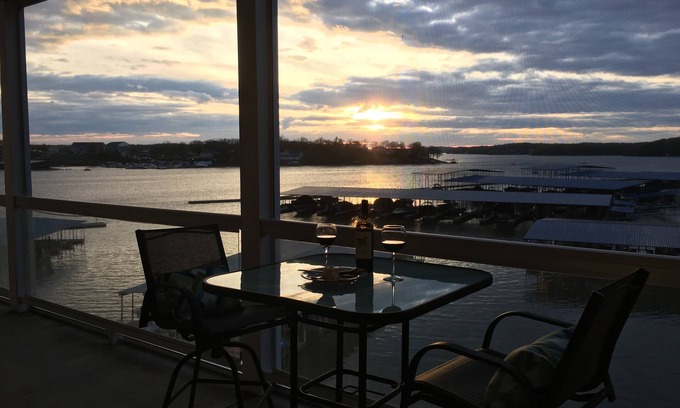 Osage Beach Eigentumswohnung | Glauben Sie 5-Sterne-Bewertungen! Luxuriöse gehobene Lands End-Verbindungseigentumswohnung. AmazingVi