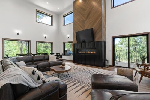 Deadwood Haus | Belissima Lala