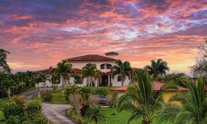 Garabito Haus | Bella Vista Private Resort, Perfect for Weddings, 9 bedrooms, Sleeps 24