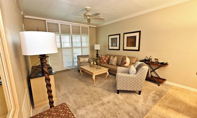 Redevelopment Area Eigentumswohnung | Bellasera- A Luxury Condo in Naples