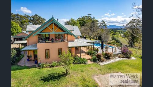 Fernmount Haus | Bellingen at its best! Views, privacy & pool.