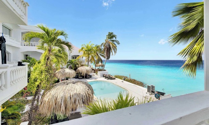 Belnem Wohnung | Belmar Oceanfront Apartments 13 with direct sea access and diving facilities
