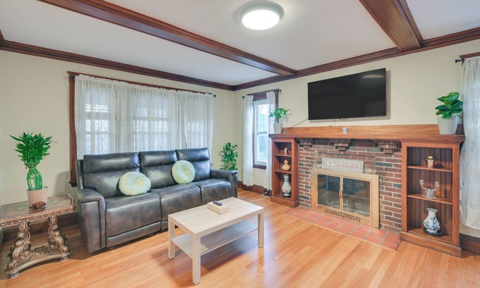 Belmont Haus | Belmont Home < 3 Mi to Harvard Square!