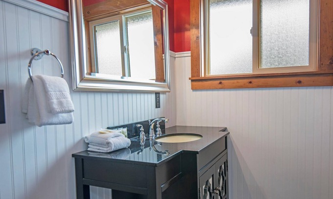 Southwest Bend Haus | Bend Basecamp Retreat