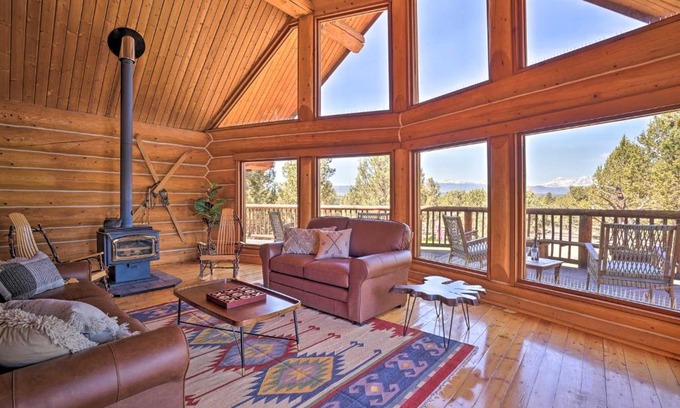 Bend Haus | Bend Log Cabin with Cascade Mountain Views!