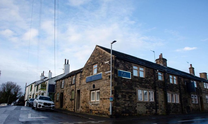 Brighouse Hotel | Bert's Rooms at The Black Horse Inn