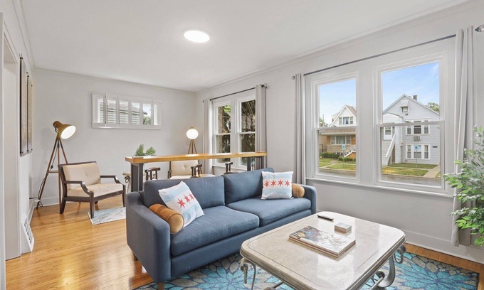 Berwyn Haus | Berwyn Bungalow - Explore Chicago from a Modern, Hip Bungalow vacation home.