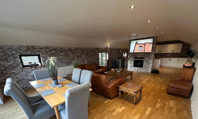 Roughton Haus | Bespoke modern upside down house