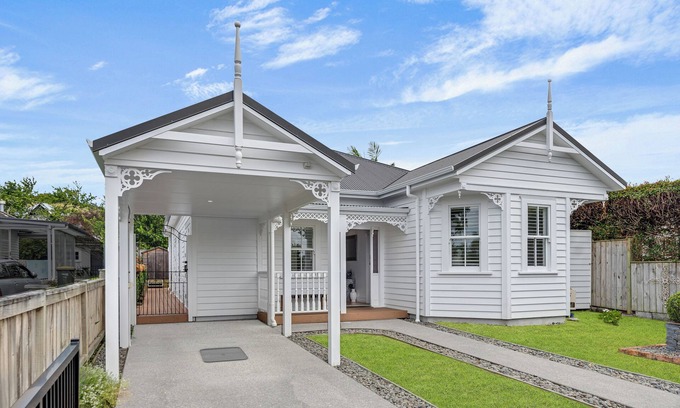 Devonport Haus | Delightful home situated in the heart of Devonport